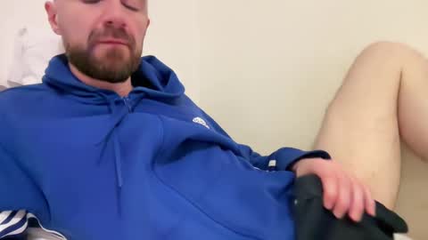Snapshot of show_jizzness chatting on February 22, 10:42 pm show_jizzness online show from February 22, 10:42 pm