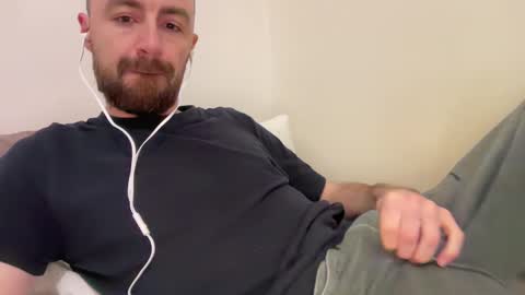 Snapshot of show_jizzness chatting on February 6, 11:15 pm show_jizzness online show from February 6, 11:15 pm