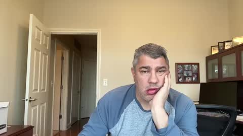 Chicago Guy online show from December 2, 8:28 pm