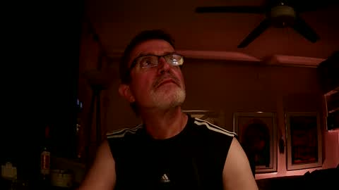 Snapshot of shrewtamer chatting on September 22, 1:42 am shrewtamer online show from September 22, 1:42 am