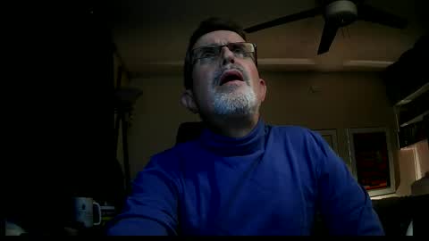 Snapshot of shrewtamer chatting on December 19, 5:18 am shrewtamer online show from December 19, 5:18 am