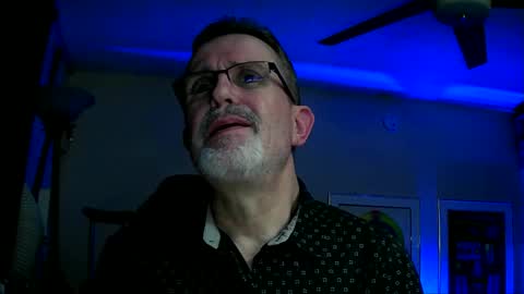 Snapshot of shrewtamer chatting on February 11, 3:18 am shrewtamer online show from February 11, 3:18 am