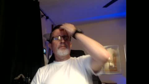 Snapshot of shrewtamer chatting on February 18, 1:43 am shrewtamer online show from February 18, 1:43 am