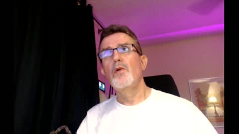 Snapshot of shrewtamer chatting on February 26, 5:57 am shrewtamer online show from February 26, 5:57 am