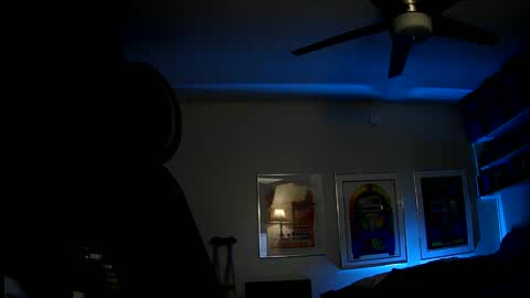 Snapshot of shrewtamer chatting on December 14, 8:23 am shrewtamer online show from December 14, 8:23 am
