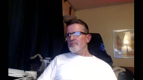 Snapshot of shrewtamer chatting on February 25, 4:57 am shrewtamer online show from February 25, 4:57 am