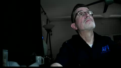 Snapshot of shrewtamer chatting on December 28, 5:23 am shrewtamer online show from December 28, 5:23 am