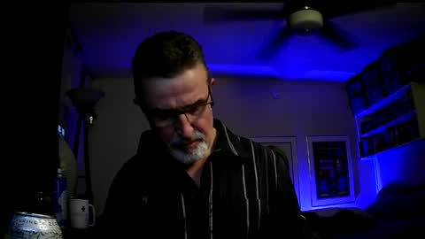 Snapshot of shrewtamer chatting on December 18, 4:09 am shrewtamer online show from December 18, 4:09 am