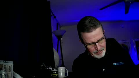 Snapshot of shrewtamer chatting on December 12, 3:32 am shrewtamer online show from December 12, 3:32 am