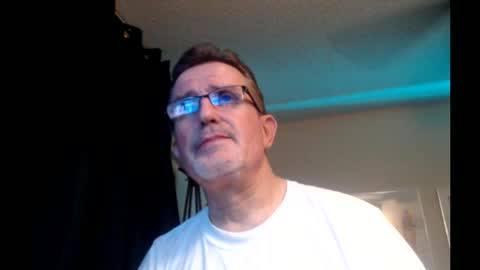 Snapshot of shrewtamer chatting on February 19, 2:01 am shrewtamer online show from February 19, 2:01 am