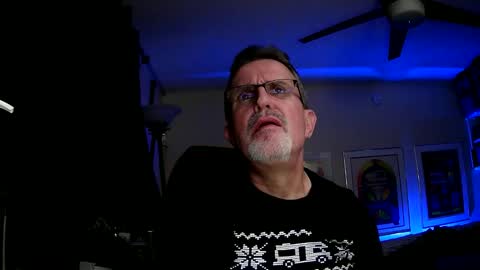 Snapshot of shrewtamer chatting on December 12, 6:36 am shrewtamer online show from December 12, 6:36 am
