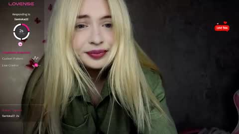 Molly online show from September 8, 8:30 pm