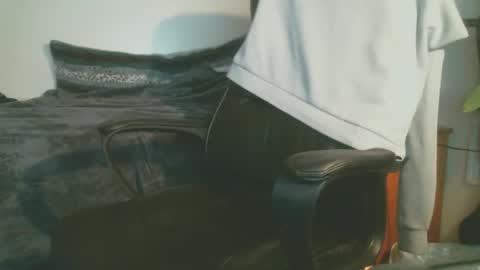 shyboyhugecum2020 online show from January 13, 4:09 am