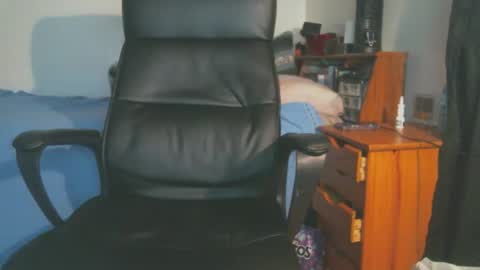 shyboyhugecum2020 online show from April 12, 4:05 am