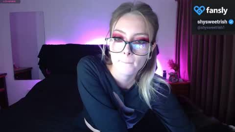 Snapshot of shysweetrish chatting on December 10, 3:20 am shysweetrish online show from December 10, 3:20 am