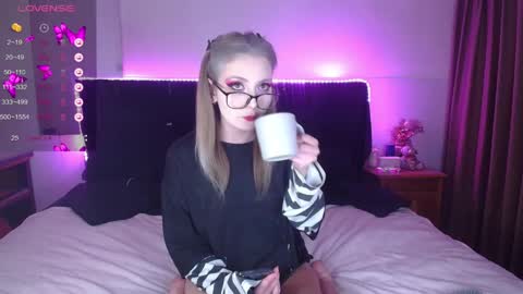 shysweetrish online show from April 9, 5:22 am