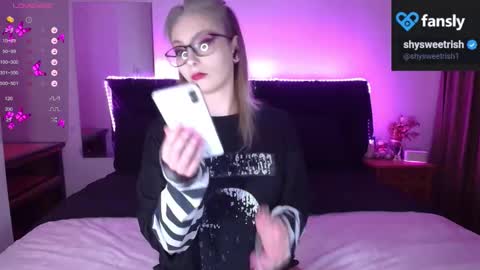 Snapshot of shysweetrish chatting on September 20, 4:15 am shysweetrish online show from September 20, 4:15 am