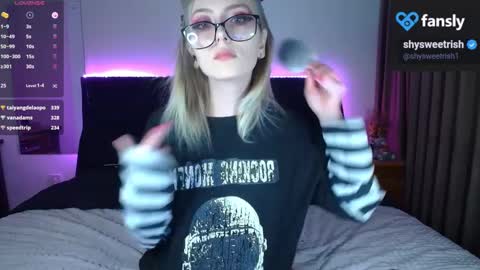 Snapshot of shysweetrish chatting on February 27, 12:03 am shysweetrish online show from February 27, 12:03 am