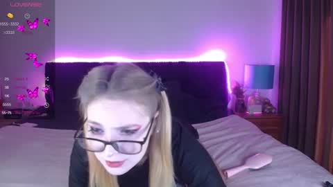 shysweetrish online show from August 3, 7:43 am