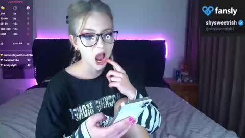 Snapshot of shysweetrish chatting on March 6, 6:08 am shysweetrish online show from March 6, 6:08 am