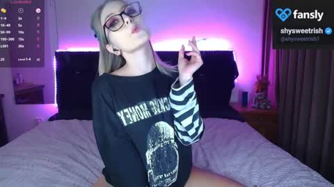 Snapshot of shysweetrish chatting on February 14, 1:45 am shysweetrish online show from February 14, 1:45 am