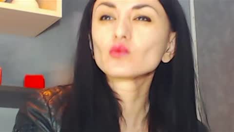 Snapshot of siaconna chatting on February 8, 7:04 am Siaconna online show from February 8, 7:04 am