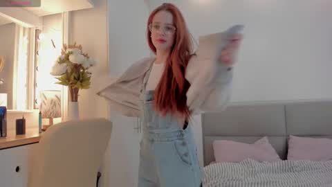 siamilly online show from September 29, 9:36 pm