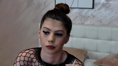 Snapshot of sierra_halle chatting on February 8, 11:13 pm SIERRA online show from February 8, 11:13 pm