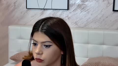 Snapshot of sierra_halle chatting on February 4, 12:08 am SIERRA online show from February 4, 12:08 am