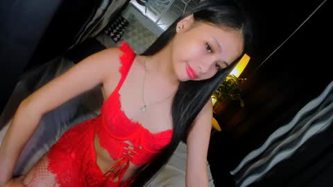Snapshot of sierracoxriches chatting on January 21, 6:34 pm Belle online show from January 21, 6:34 pm