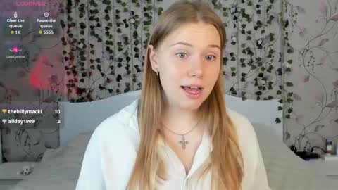 Chloe online show from November 4, 5:31 am