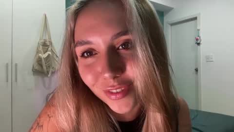 You fav Miss Si online show from March 27, 2:18 pm