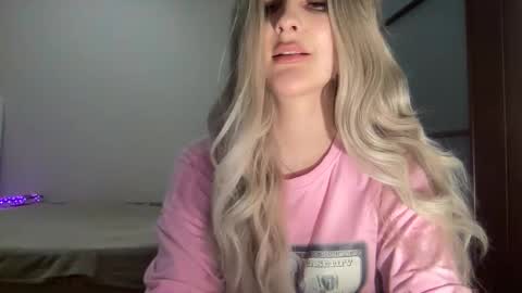 silkybabe19 online show from December 20, 11:55 pm