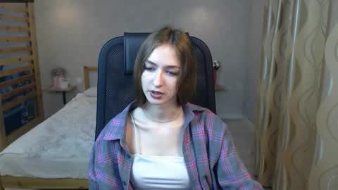 silkymiley online show from September 12, 8:05 am