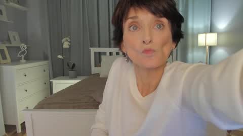 Snapshot of simonadebeauvoir chatting on March 1, 12:12 pm Simona online show from March 1, 12:12 pm