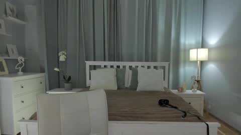 Snapshot of simonadebeauvoir chatting on February 28, 11:36 am Simona online show from February 28, 11:36 am