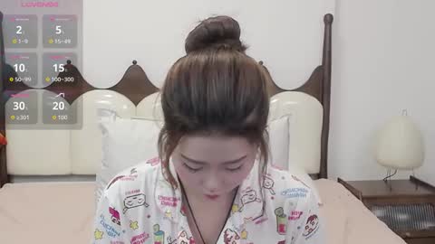 simonastephanie online show from October 27, 5:24 pm