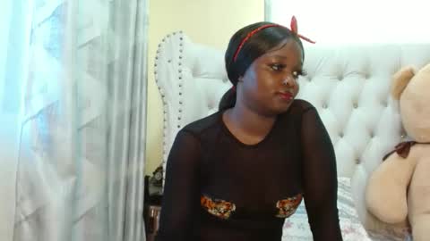 simply_eve1 online show from December 17, 4:19 am