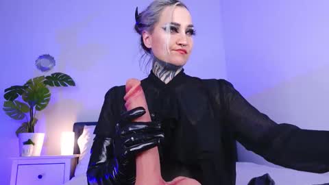 Ms. Sindel online show from October 11, 2:11 pm