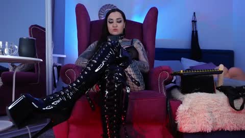 Ms. Sindel online show from February 3, 2:24 pm