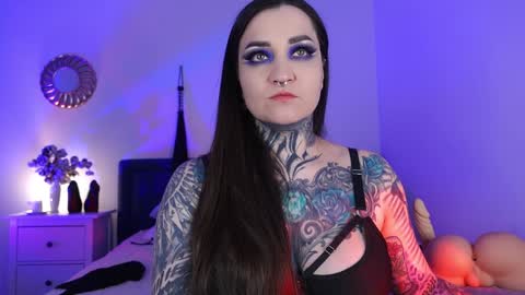 Ms. Sindel online show from February 4, 3:47 pm