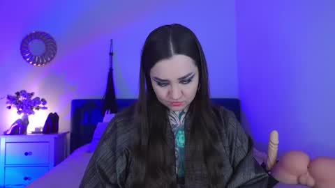 Ms. Sindel online show from February 17, 2:17 pm