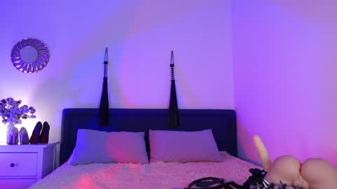 Ms. Sindel online show from January 29, 1:38 pm