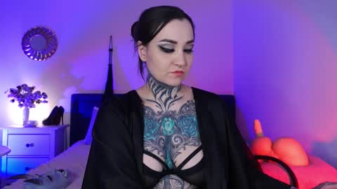 Ms. Sindel online show from February 7, 1:43 pm