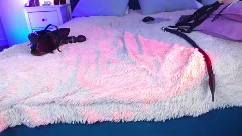 Ms. Sindel online show from February 10, 5:52 pm