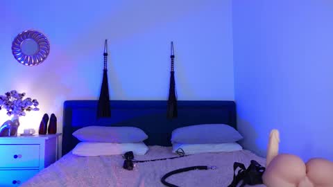 Ms. Sindel online show from February 9, 3:45 pm