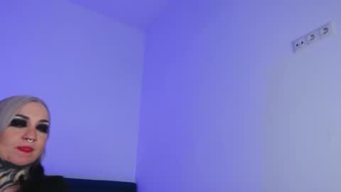 Ms. Sindel online show from November 5, 1:46 pm