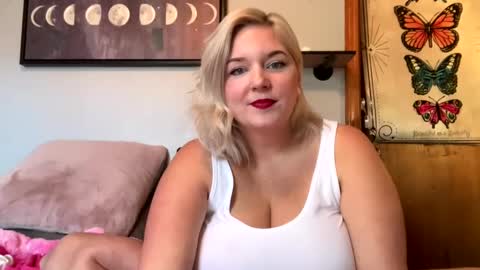 Snapshot of singlesexymom chatting on December 4, 9:29 pm singlesexymom online show from December 4, 9:29 pm