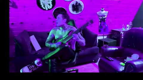 Dustbunnyfoofoo online show from November 16, 3:30 am