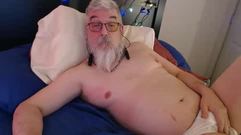 Snapshot of sirbeercan chatting on February 22, 10:18 am sir beer can the friendly hermit online show from February 22, 10:18 am